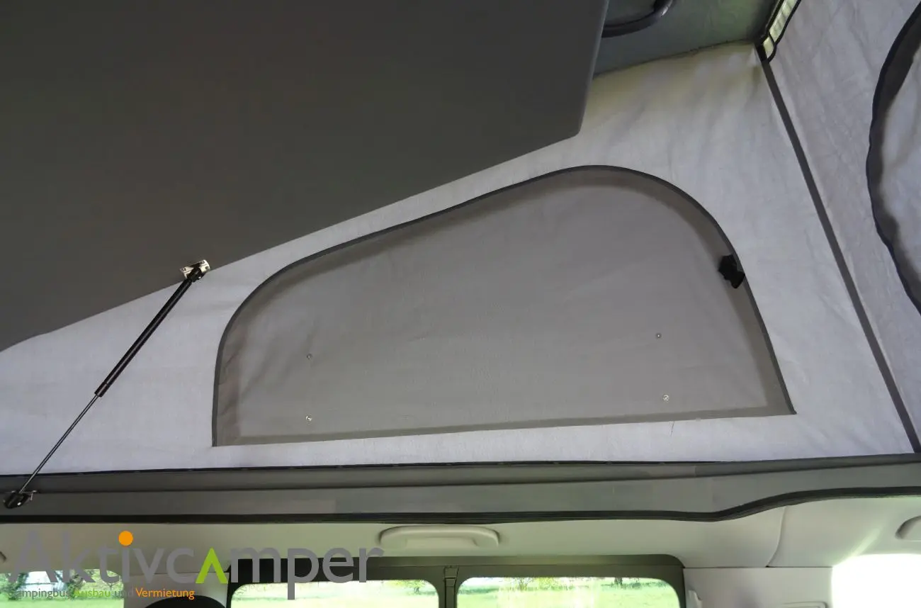 Reimo Easyfit Schlafdach Vito V-Klasse EQV Aufstelldach Bett innenansicht hochgeklappt
