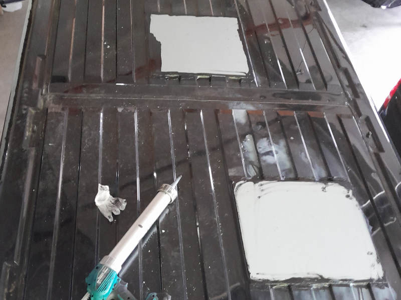 Dachfenster ausbauen und mit verzinktem Karosserieblech verschließen (Lüfter und Fenster bis 40cm x 40cm)