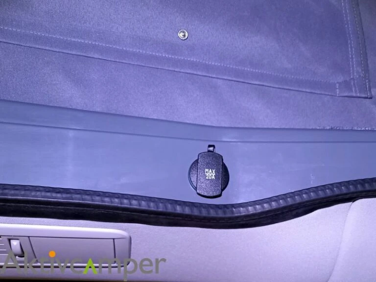 12V Steckdose im Aufstelldach inkl. 2-fach USB-Adapter (Nein nur Steckdose)